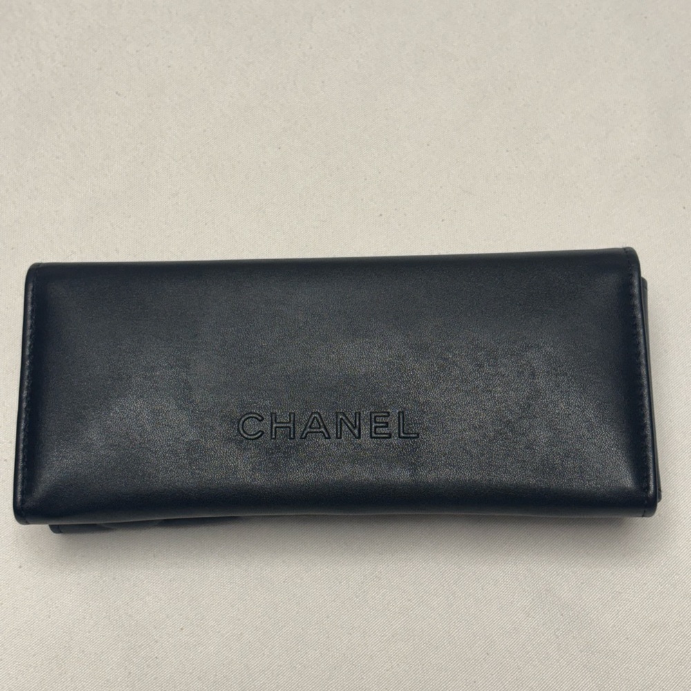 CHANEL Elegant and Interchangeable Sunglasses Trio - Picture 10 of 12